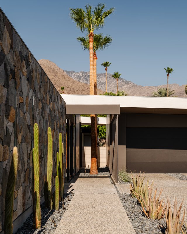 Flannery Residence by Capurro + Davis Design, mid-century modern interior in the Palm Springs desert, view 28 of 33