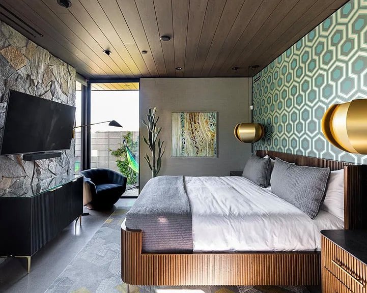 Flannery Residence by Capurro + Davis Design, mid-century modern interior in the Palm Springs desert, view 12 of 33