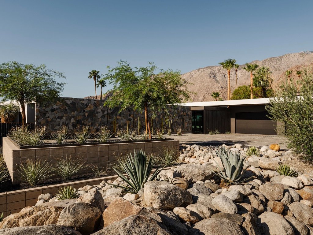 Flannery Residence by Capurro + Davis Design, mid-century modern interior in the Palm Springs desert, view 22 of 33