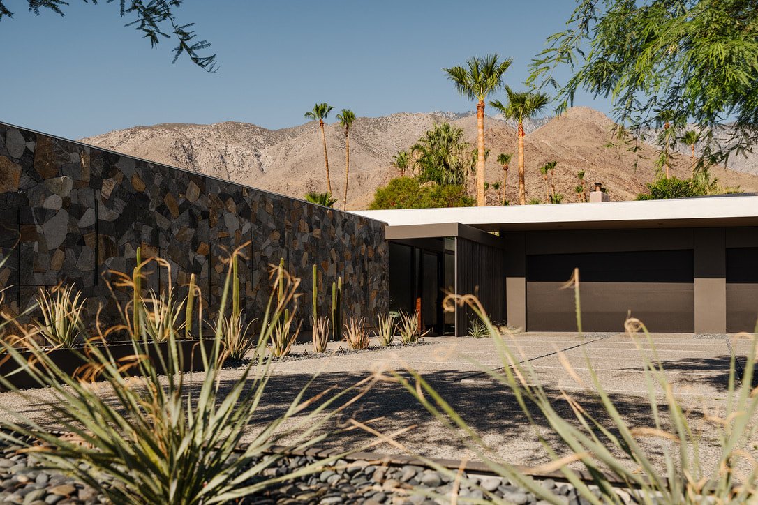 Flannery Residence by Capurro + Davis Design, mid-century modern interior in the Palm Springs desert, view 26 of 33