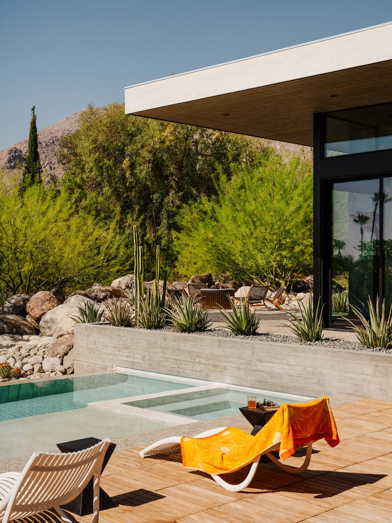 Flannery Residence by Capurro + Davis Design, mid-century modern interior in the Palm Springs desert, view 24 of 33